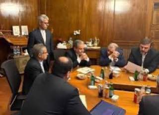 خبرنگار صداوسیما:‌ دو ساعت از مذاکرات غیرمستقیم ایران و آمریکا می‌گذرد و همچنان در جریان است