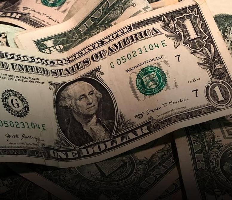 دلار به مرز ۱۴۰ هزار تومان نزدیک شد؛ یورو هم رکورد زد